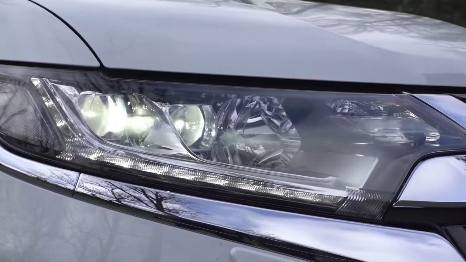 Low Beam vs. High Beam When to Use These Headlights